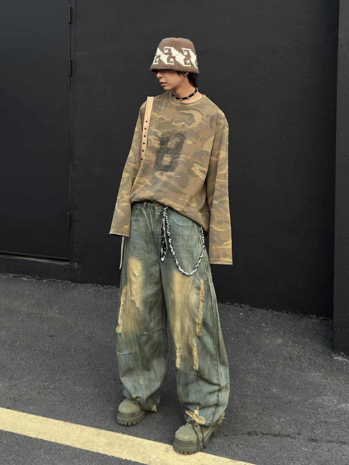 Muddy Washed Distressed Barrel Jeans