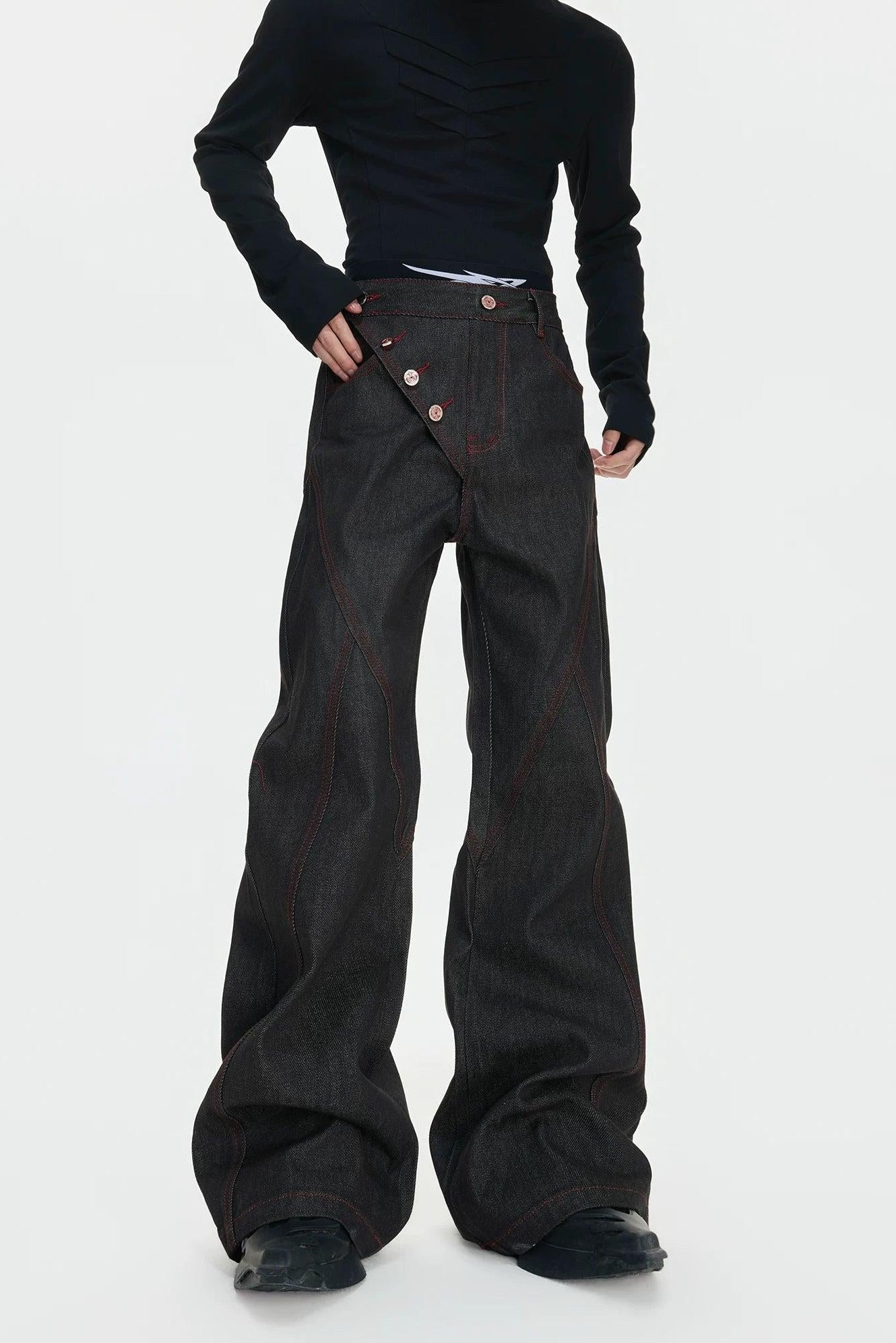 Side Buttoned Contrast Outlined Flared Jeans