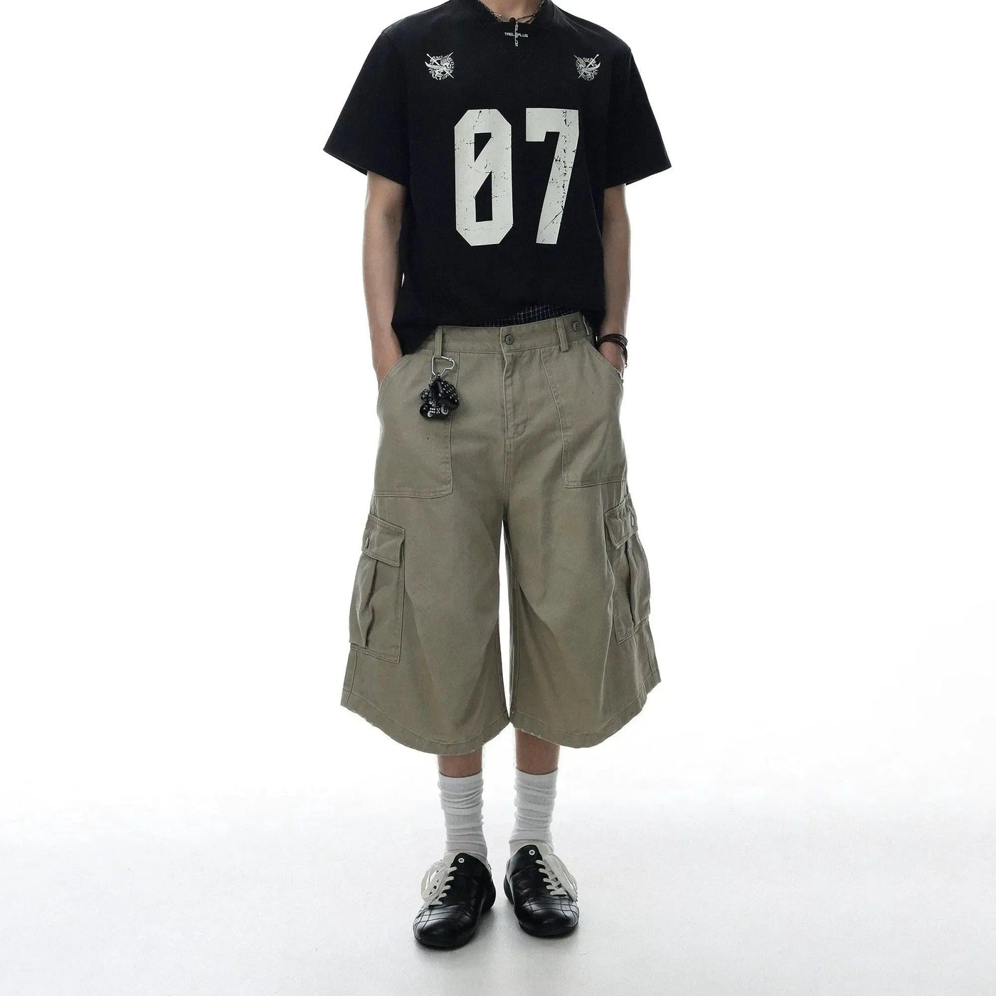 Multi-pocket Pleated Shorts