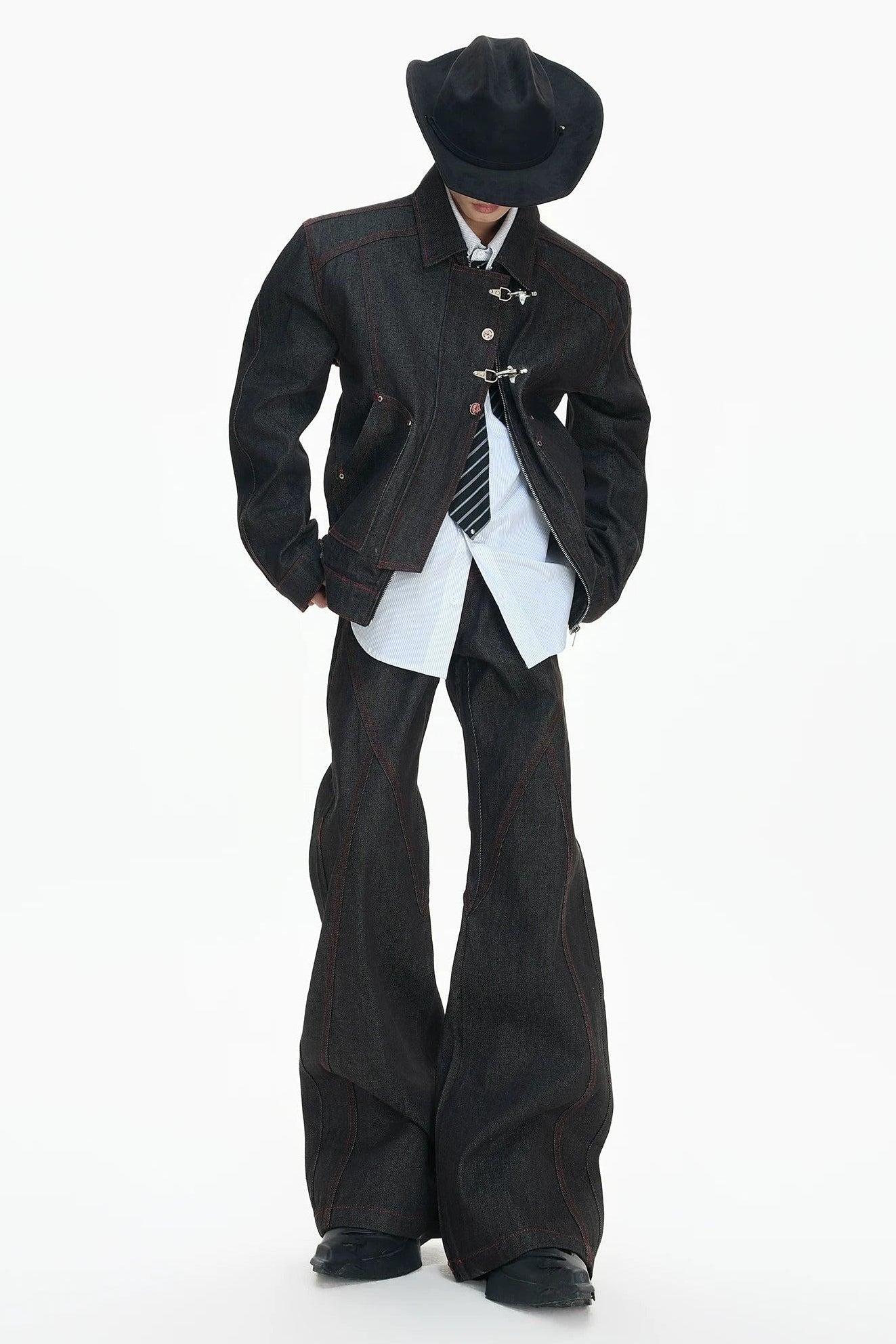 Side Buttoned Contrast Outlined Flared Jeans
