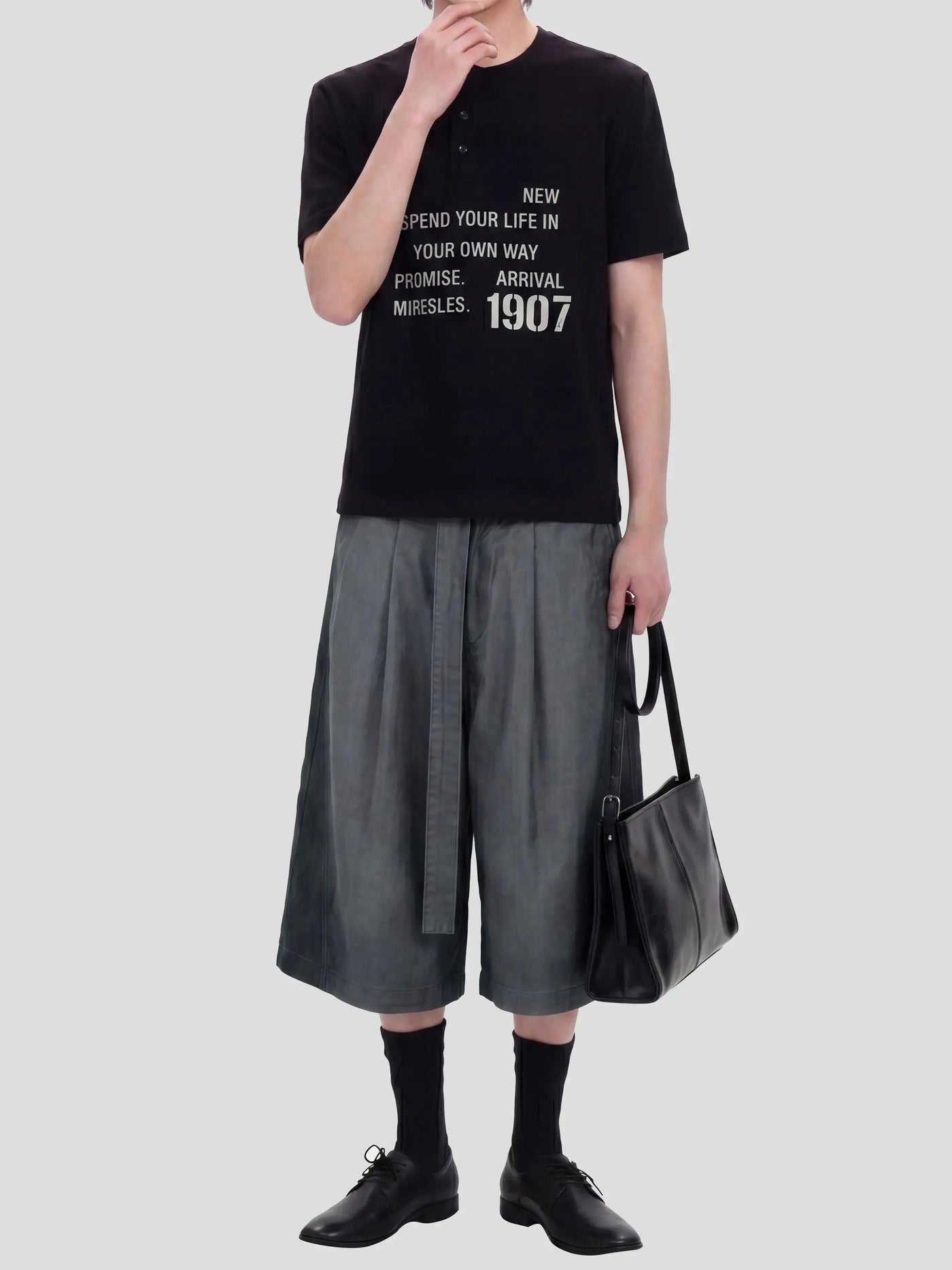 Distressed Pleated Cargo Shorts