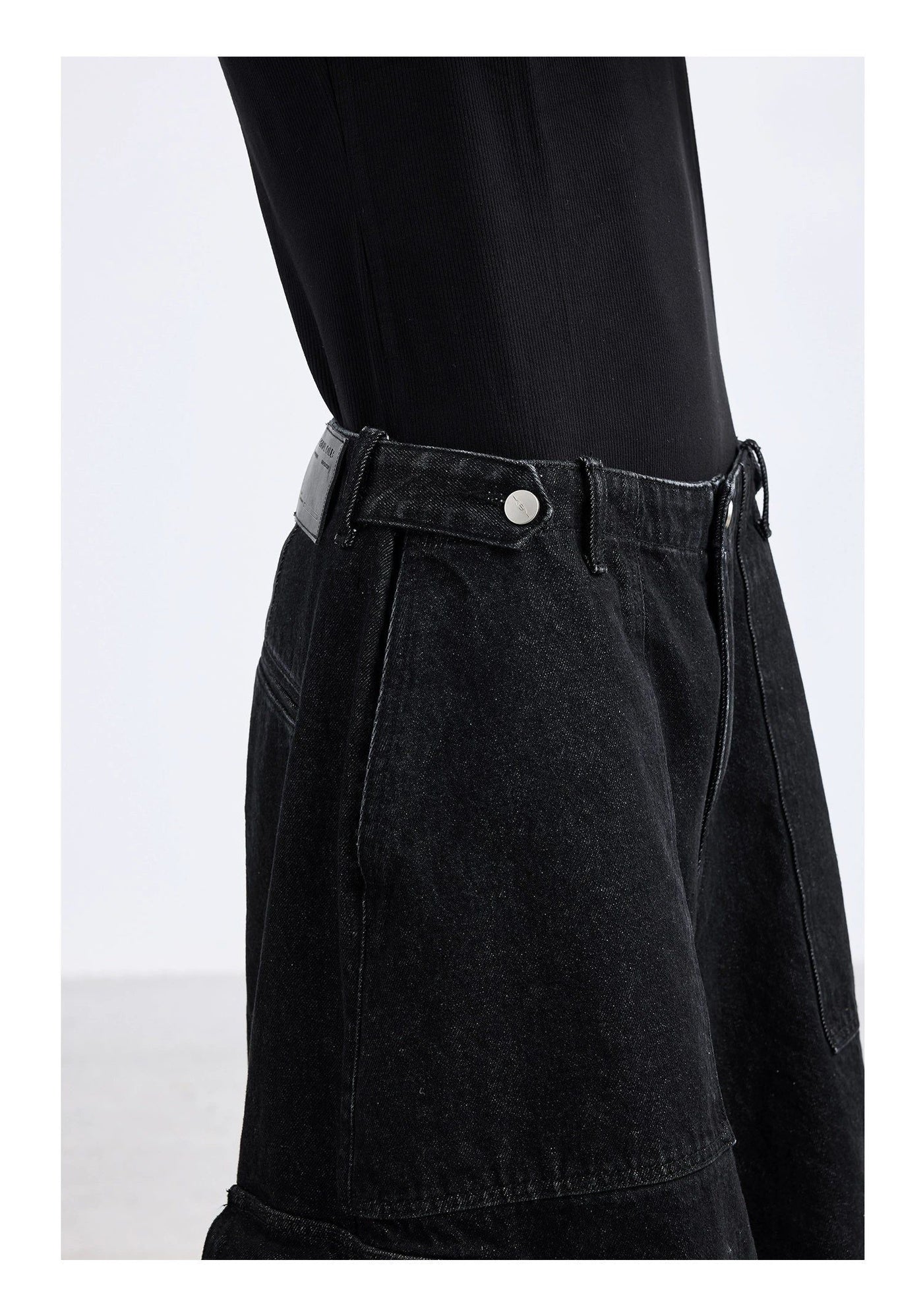 Wide Pockets Denim Shorts