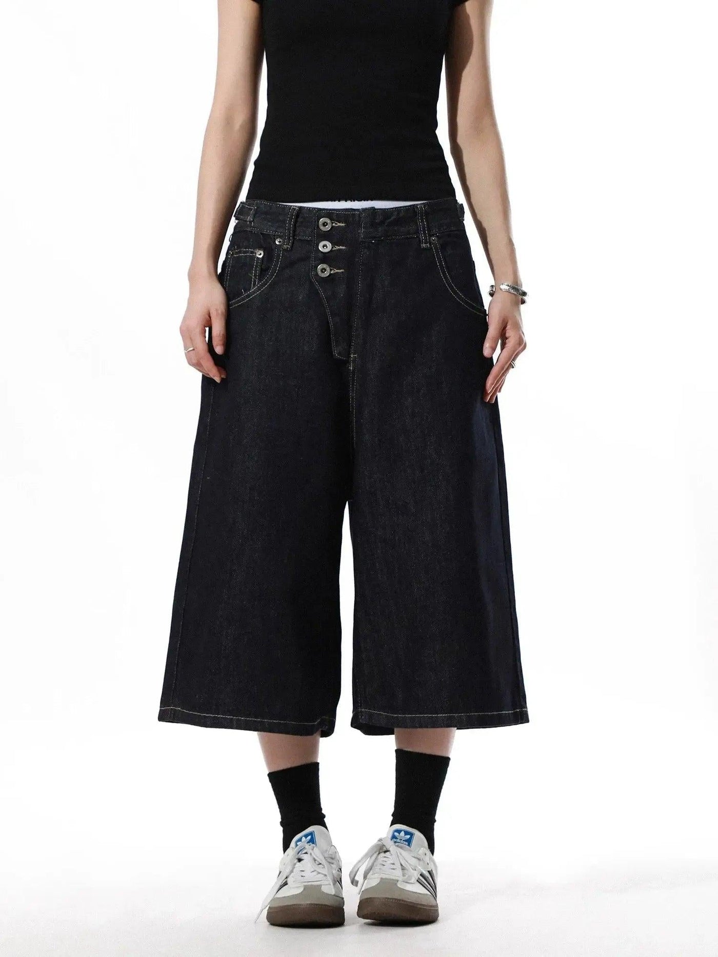 Raw Buttoned Wide Leg Denim Shorts