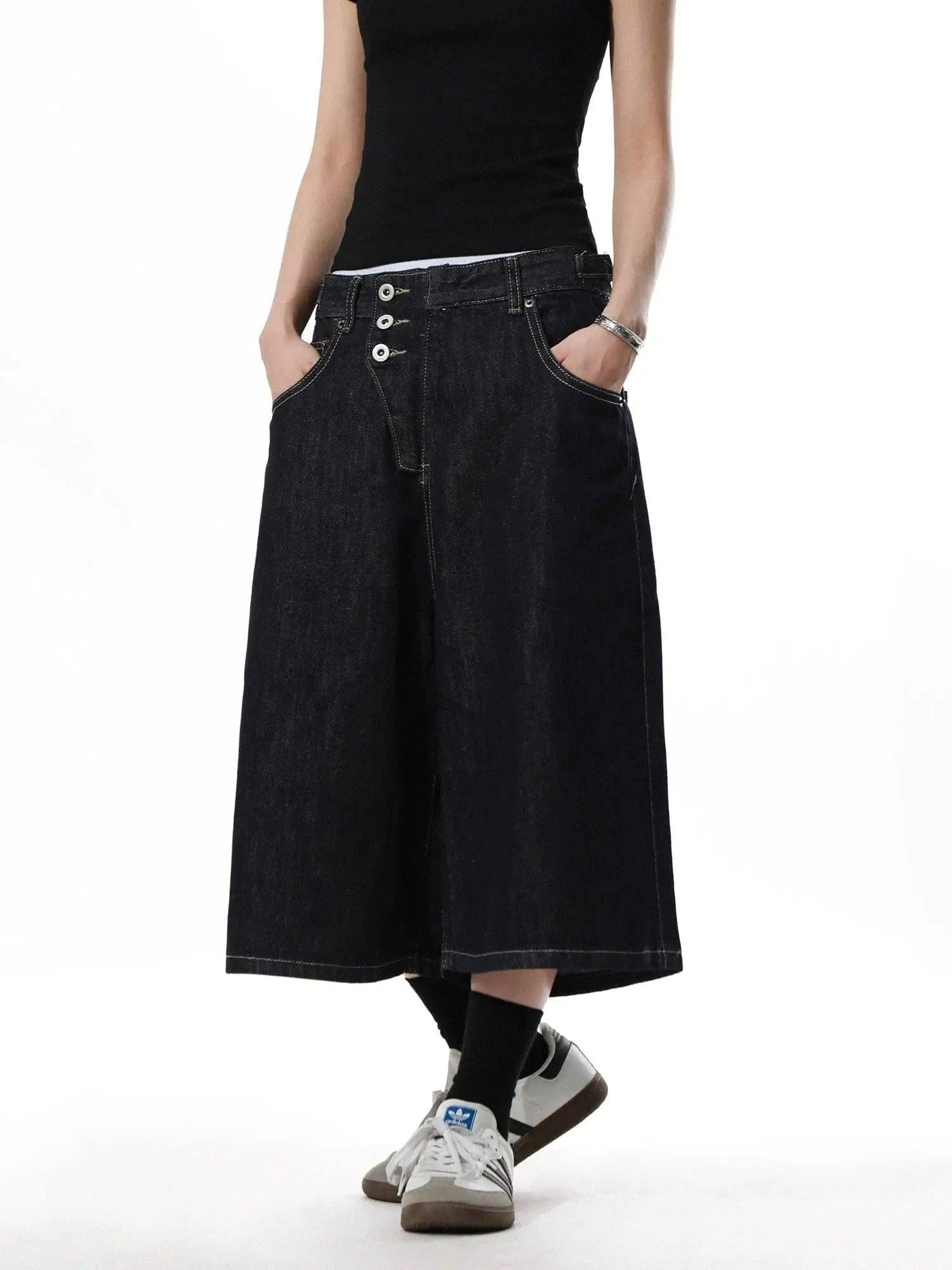 Raw Buttoned Wide Leg Denim Shorts