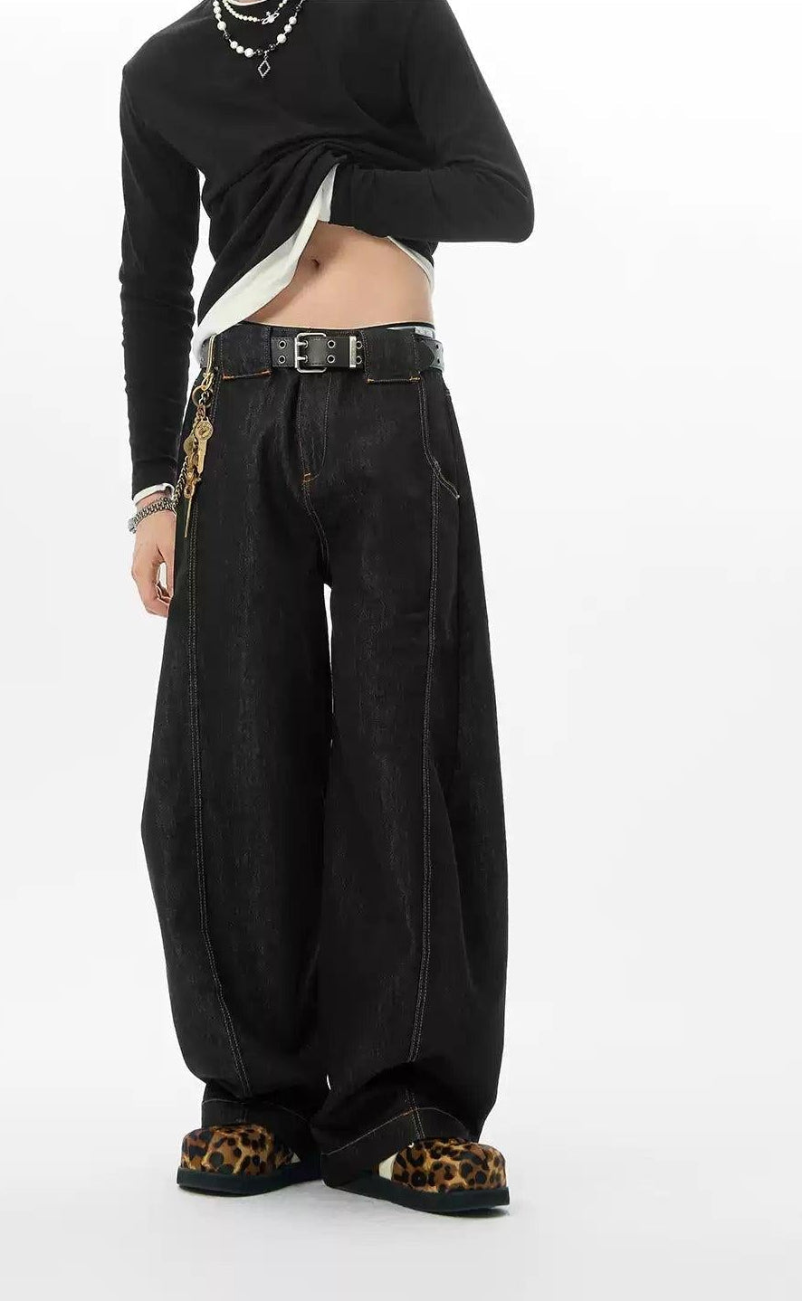 Structured Side Pockets Barrel Jeans