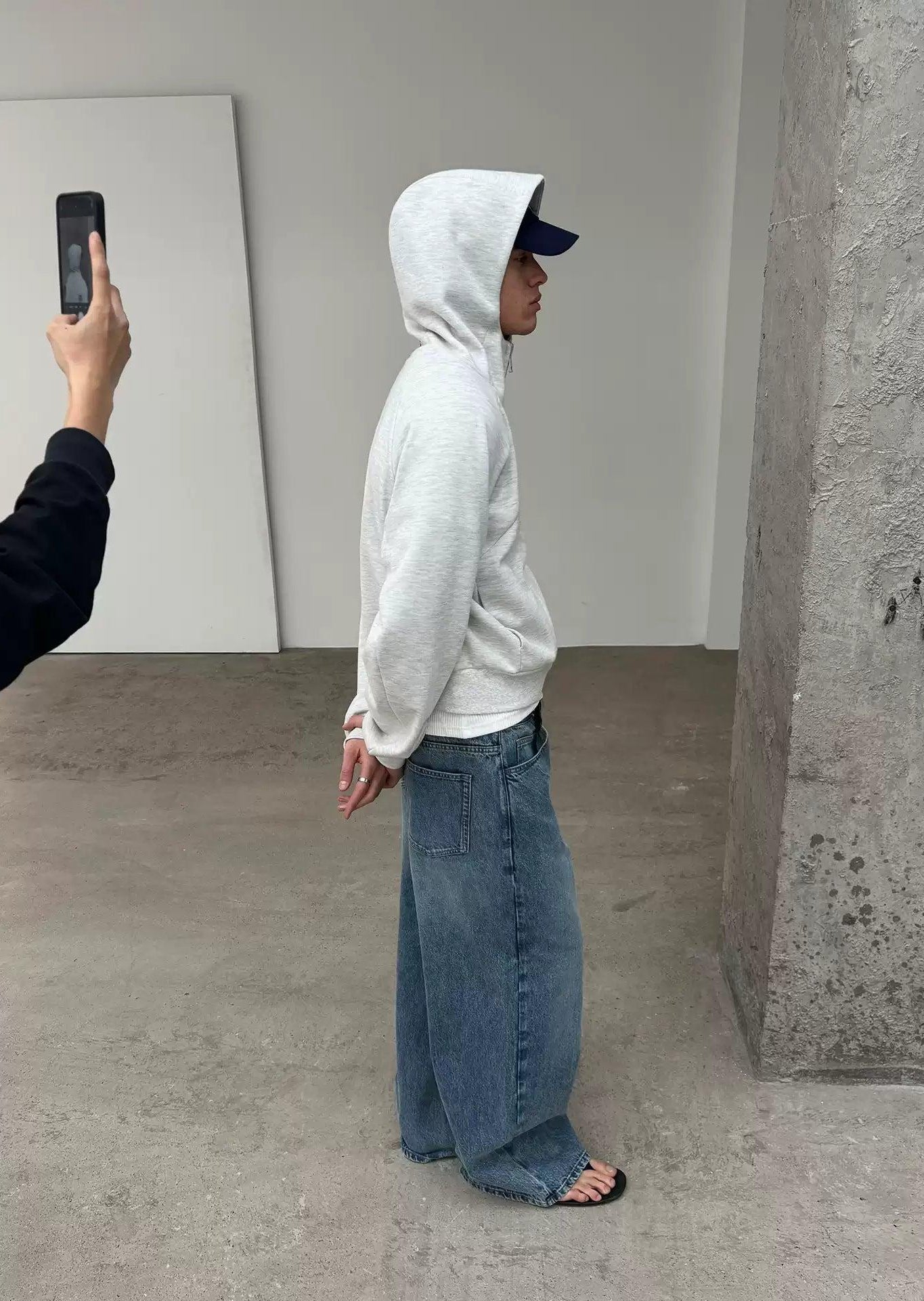 Solid Color Zipped Hoodie