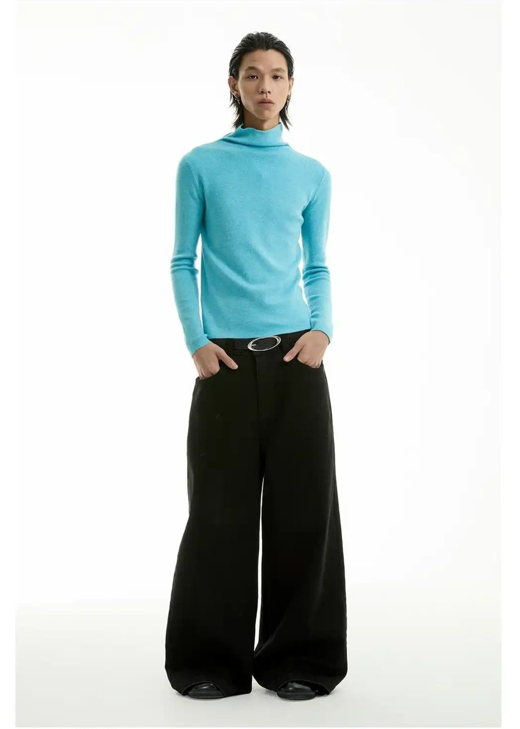 Solid Color Slim Relaxed Fit Mockneck