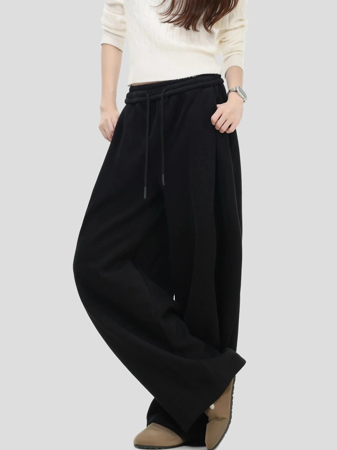 Curved Seam Loose Sweatpants