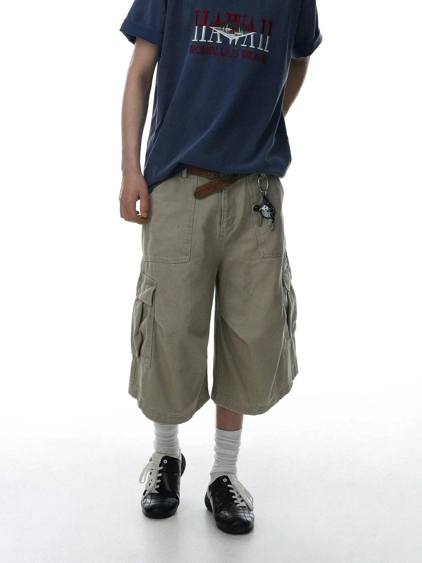 Multi-pocket Pleated Shorts