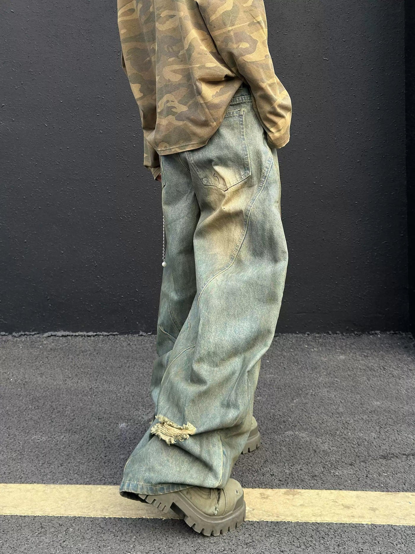 Muddy Washed Distressed Barrel Jeans