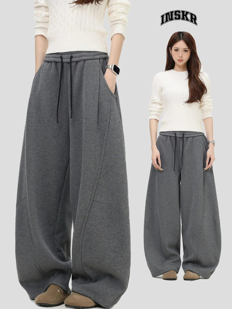 Curved Seam Loose Sweatpants