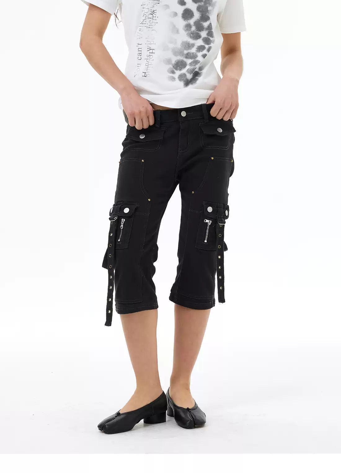 Multiple Details Strapped Pockets Shorts