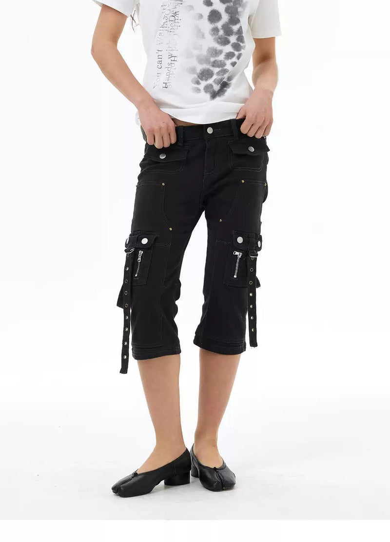 Multiple Details Strapped Pockets Shorts