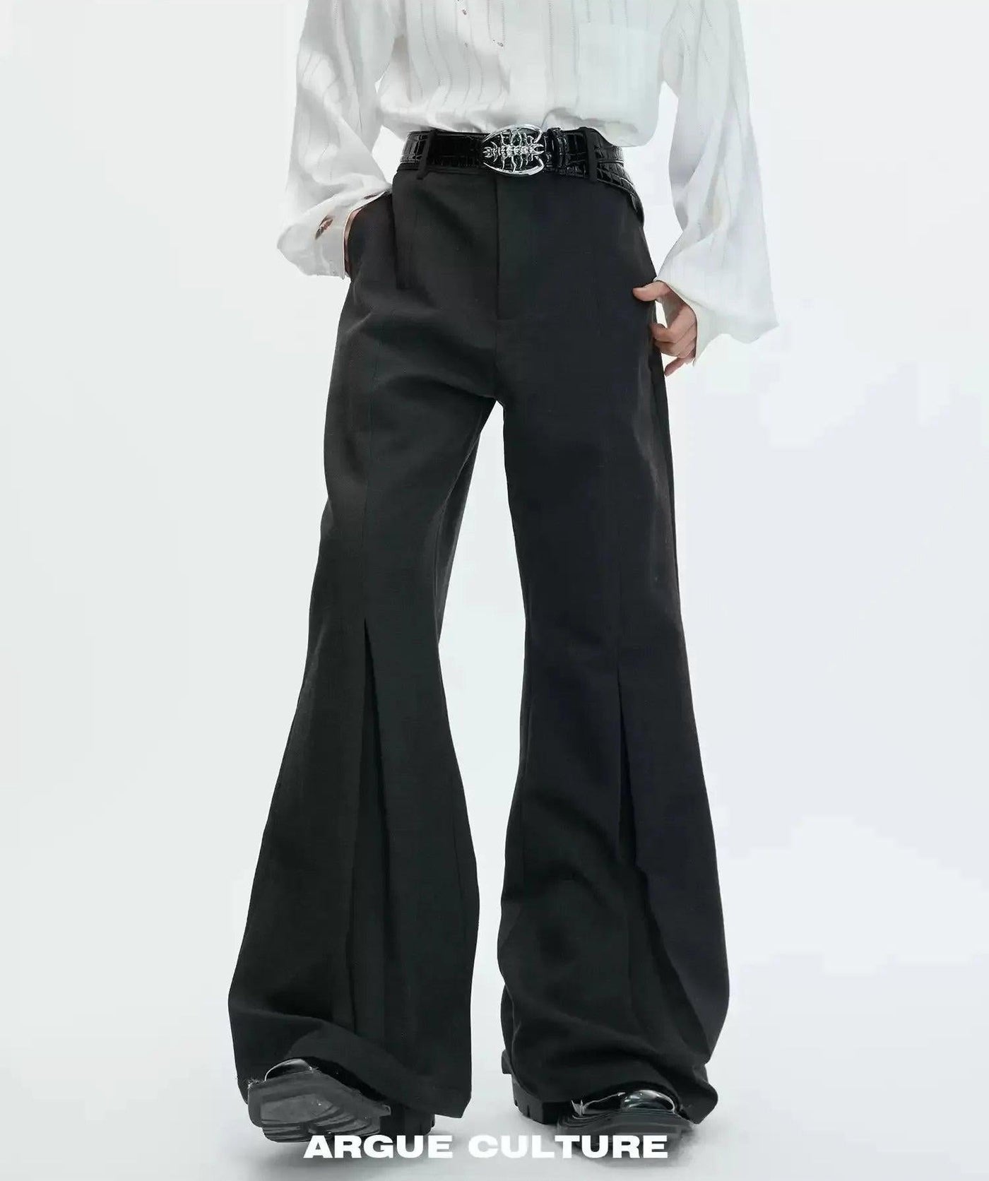 Essential Pleated Flare Pants