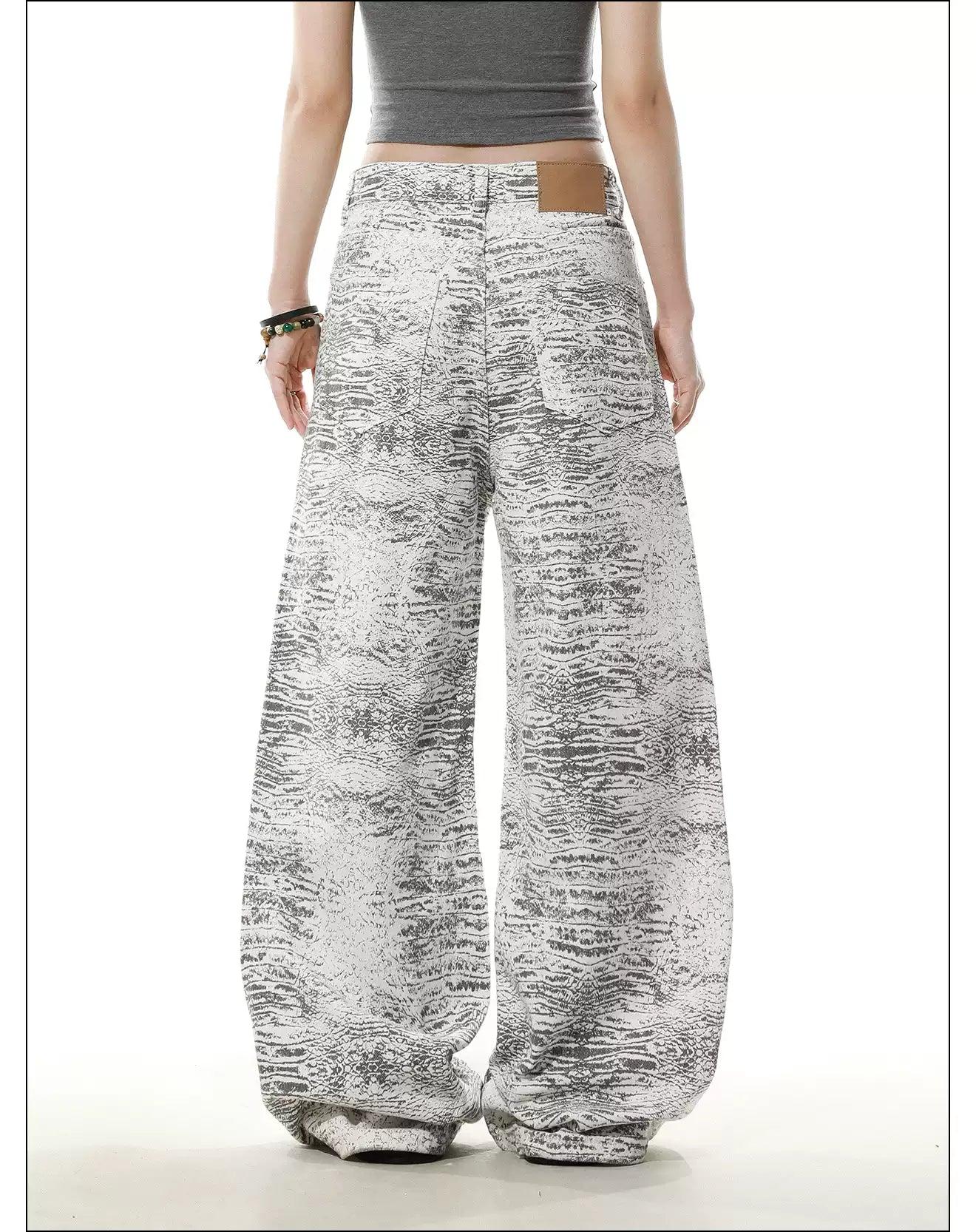 Patterned Buttoned Straight Leg Jeans