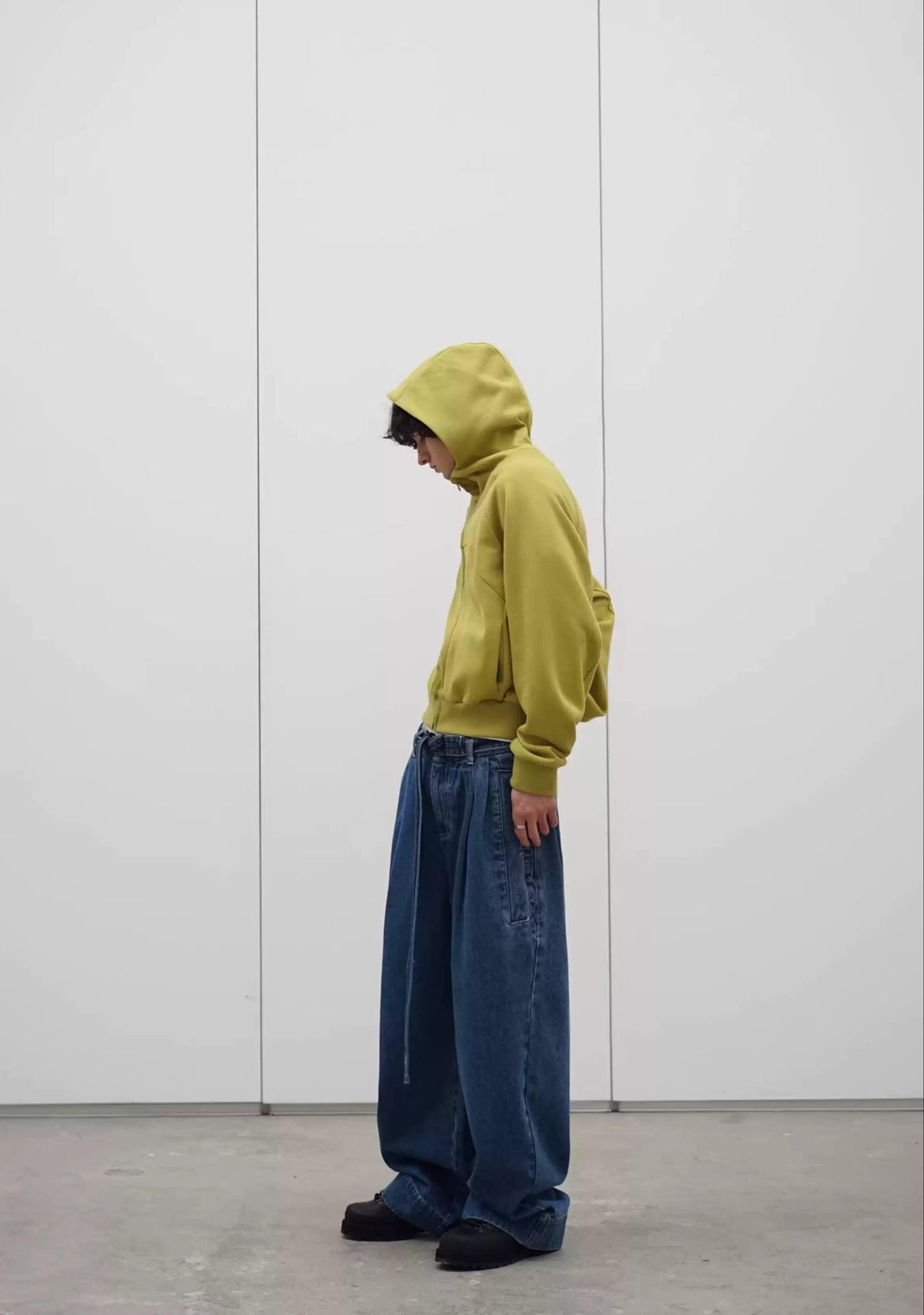 Solid Color Zipped Hoodie