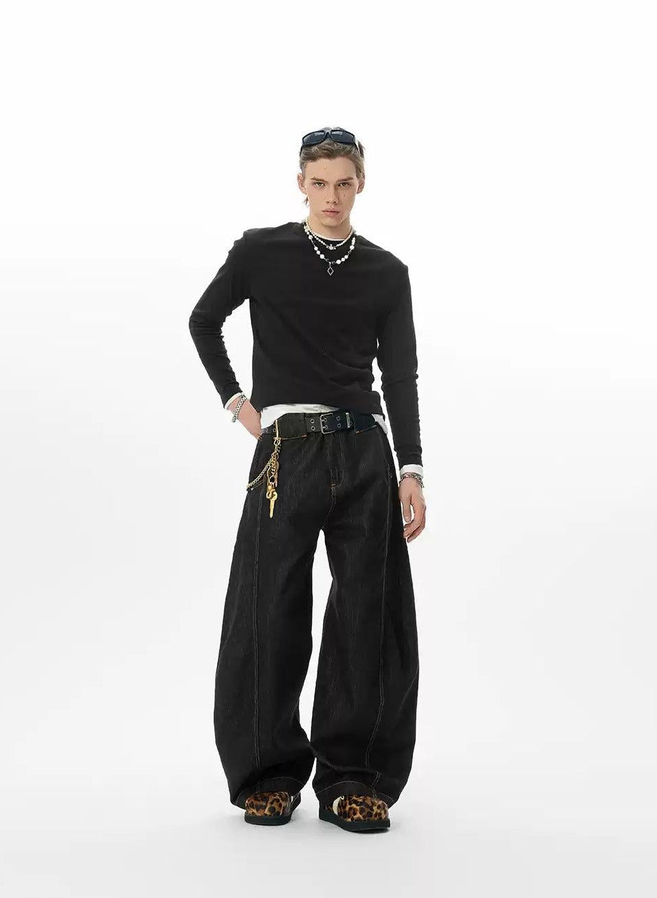 Structured Side Pockets Barrel Jeans