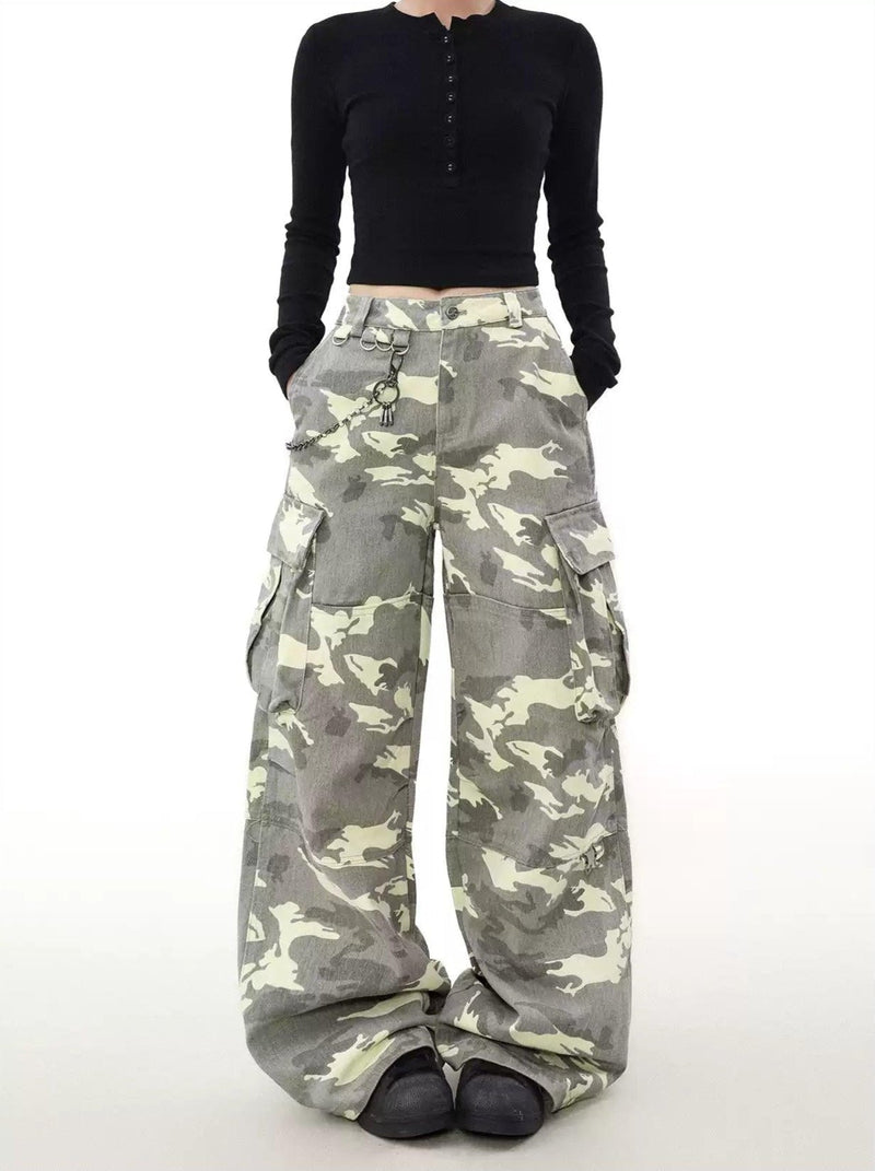 Camouflage Multi-Detail Cargo Pants