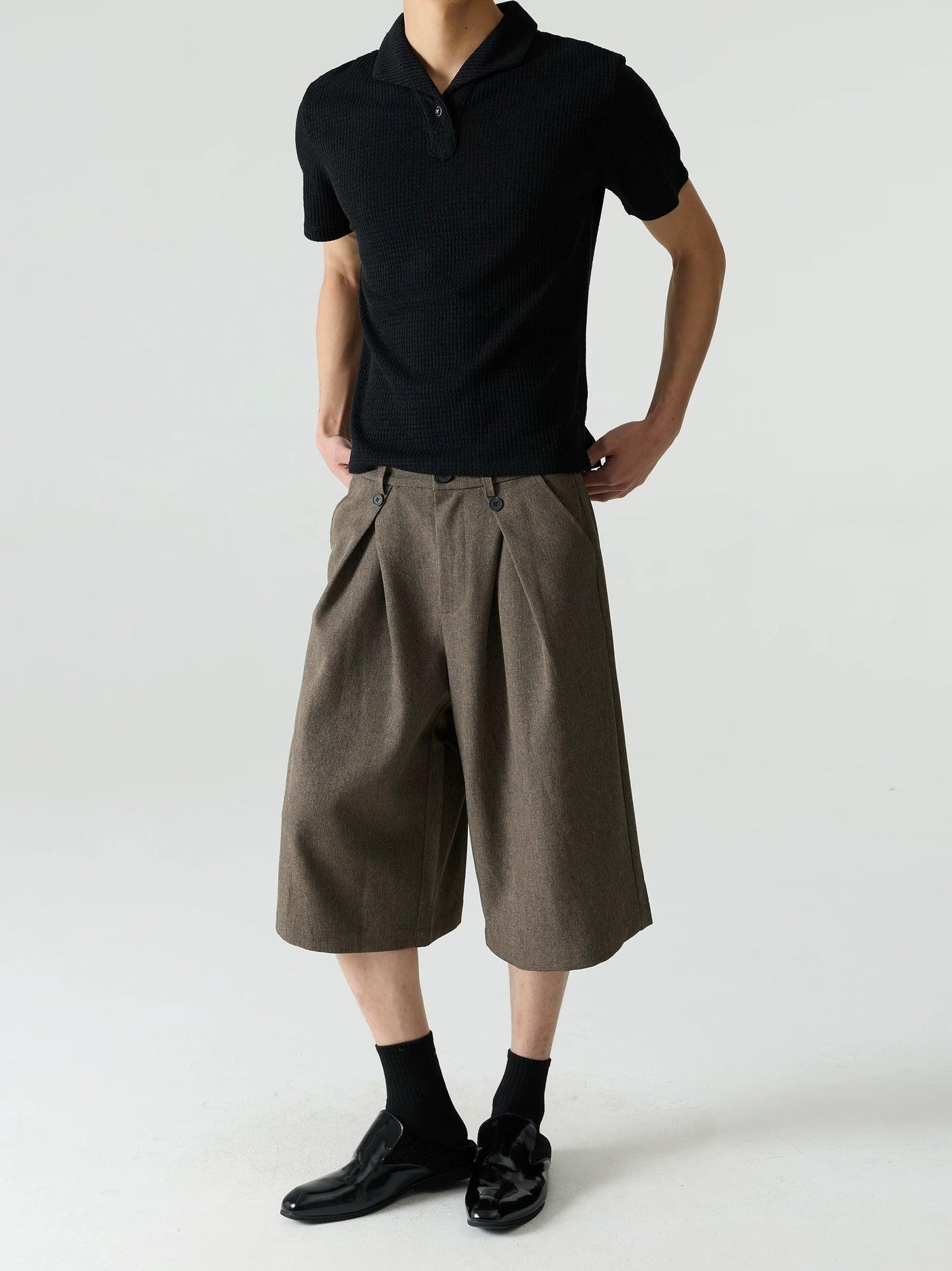 Buttoned Pleat Mid-Length Shorts