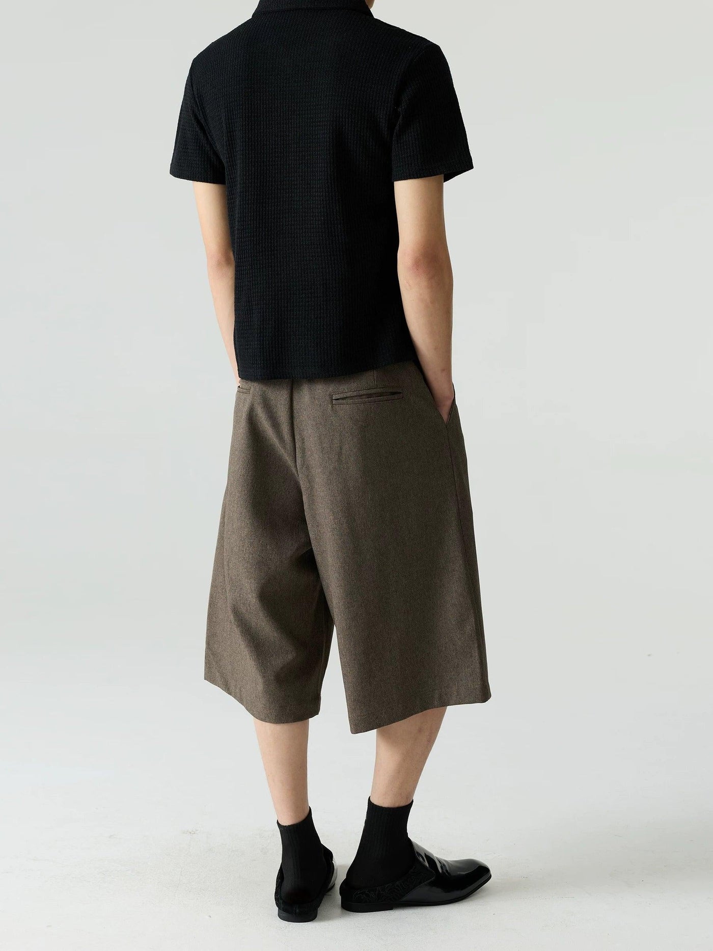 Buttoned Pleat Mid-Length Shorts