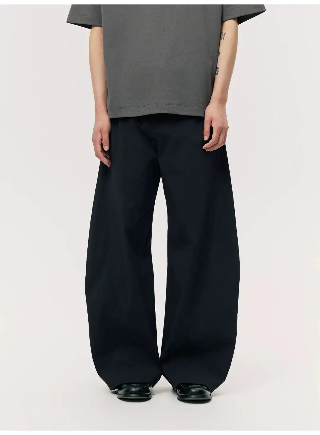 Structured Seamed Barrel Pants