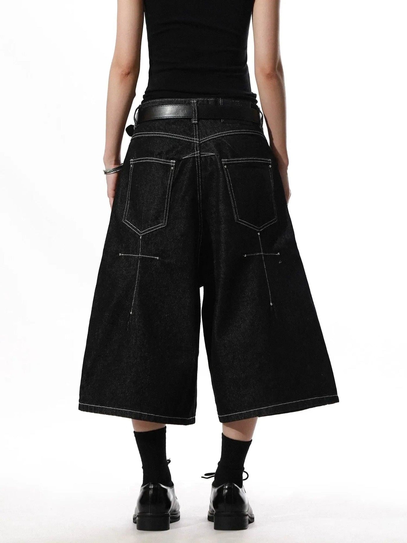 Wash Contrast Stitch Wide Denim Shorts