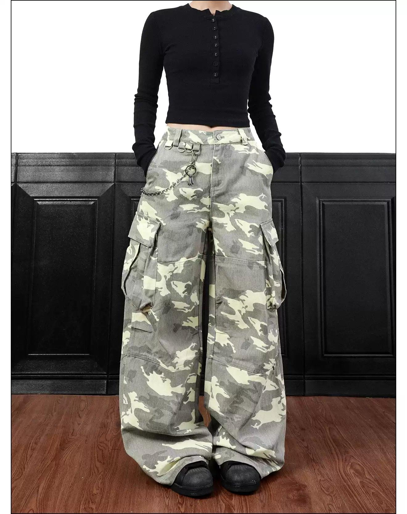 Camouflage Multi-Detail Cargo Pants