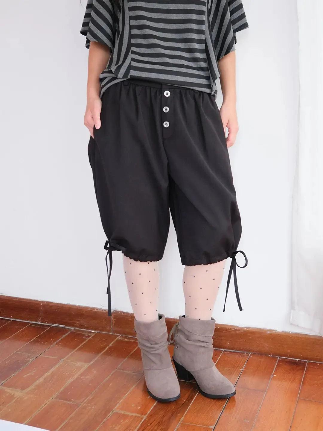Pleated Buttoned Shorts