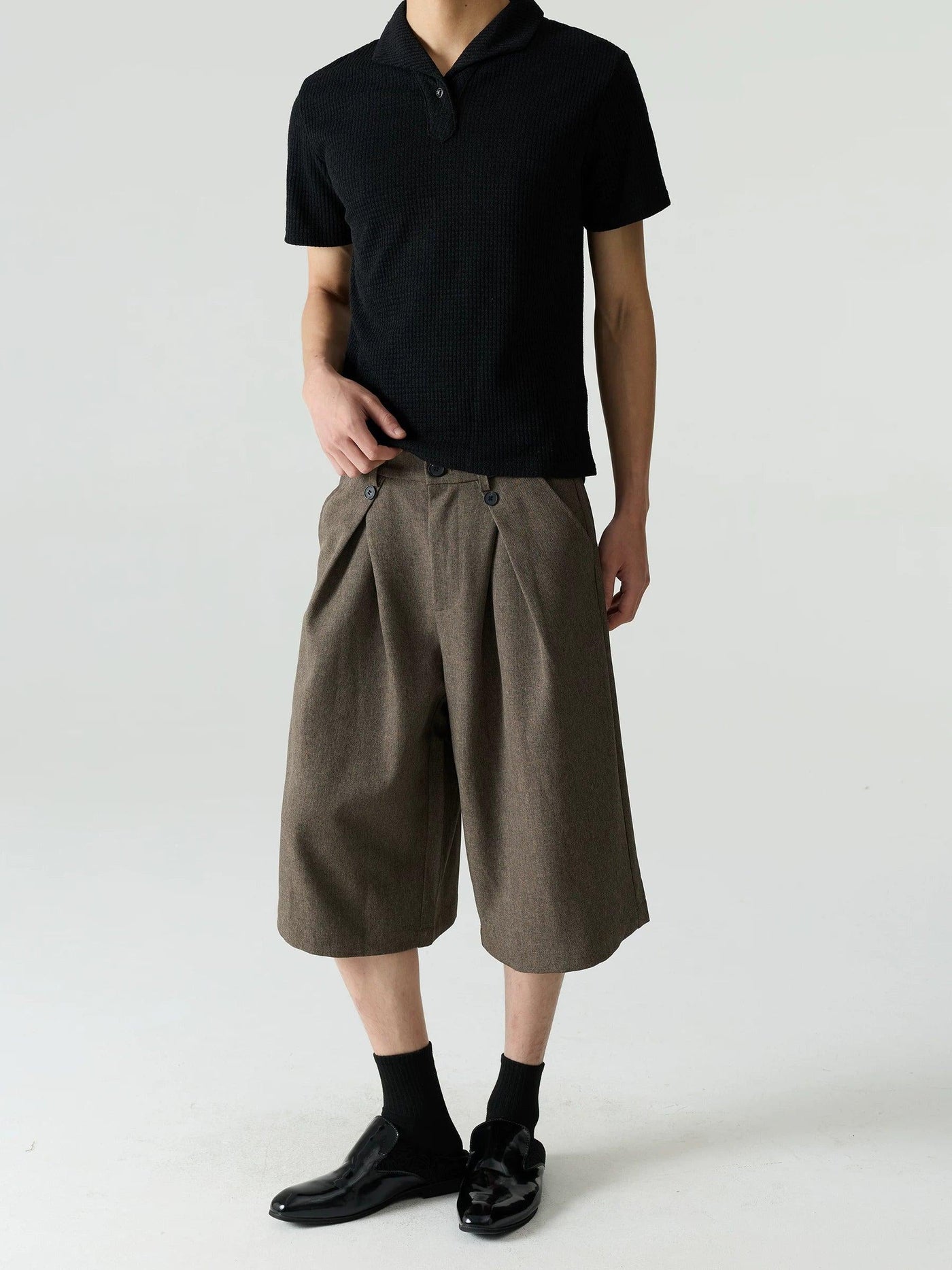 Buttoned Pleat Mid-Length Shorts