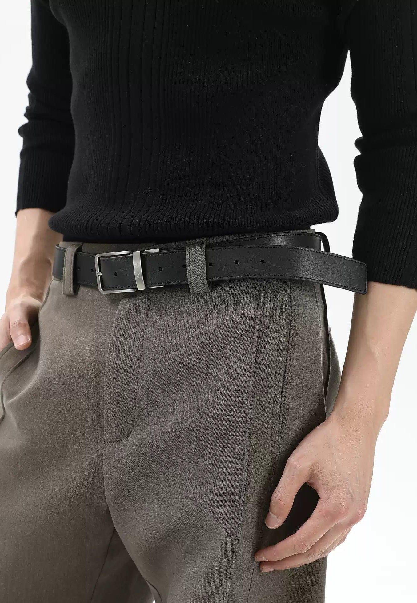 Versatile D-Buckle Belt