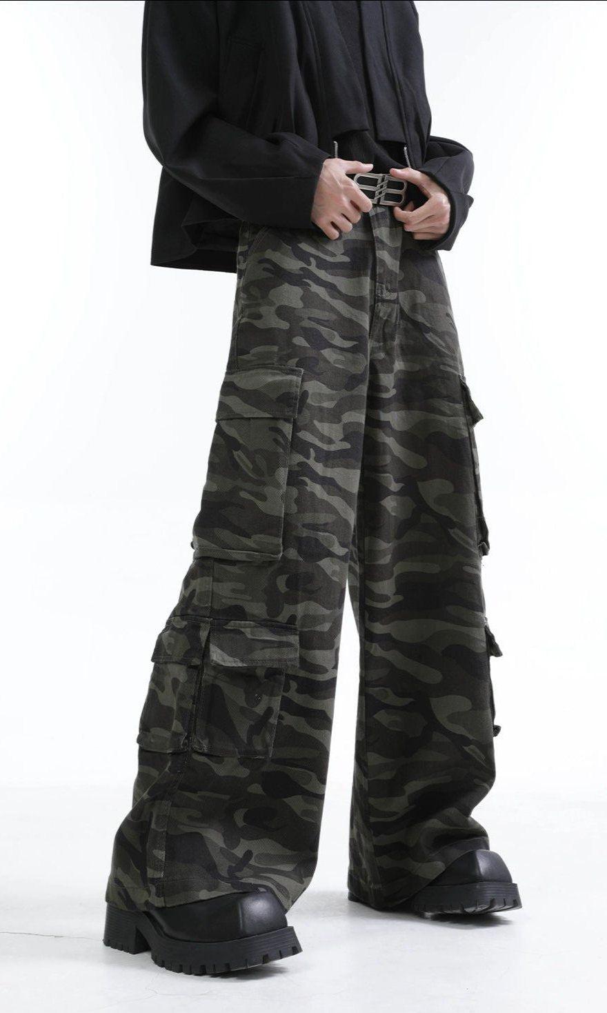Camouflage Multi-Pocket Wide Jeans