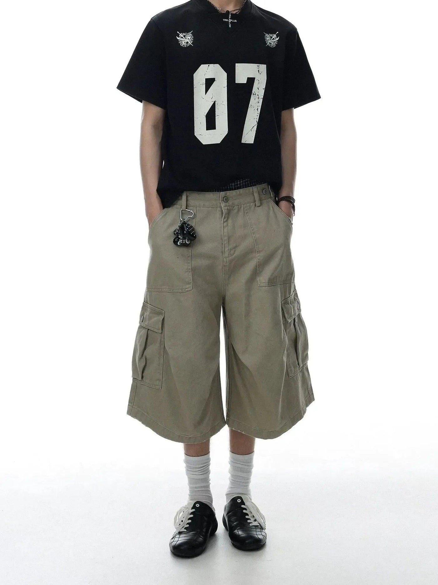 Multi-pocket Pleated Shorts