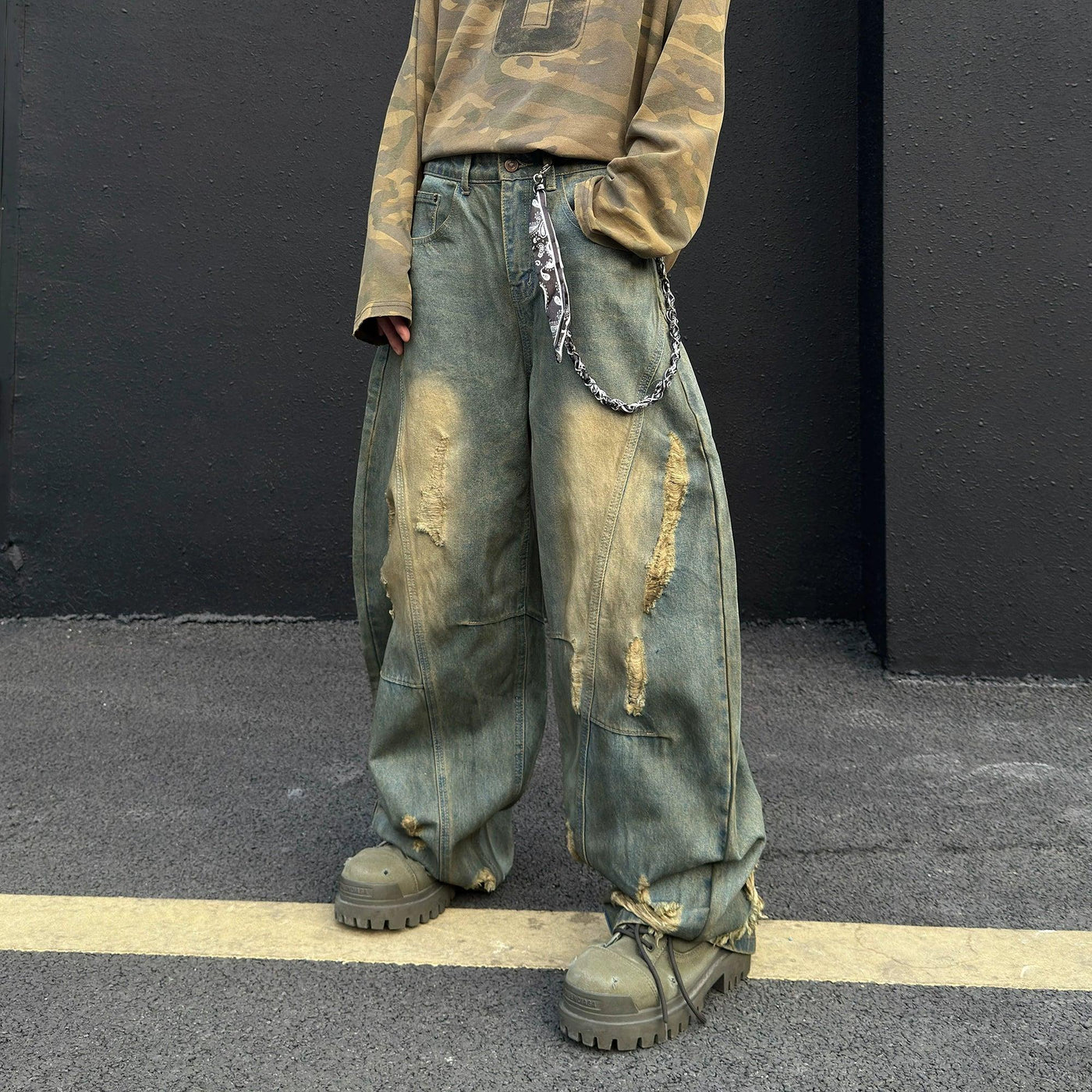Muddy Washed Distressed Barrel Jeans