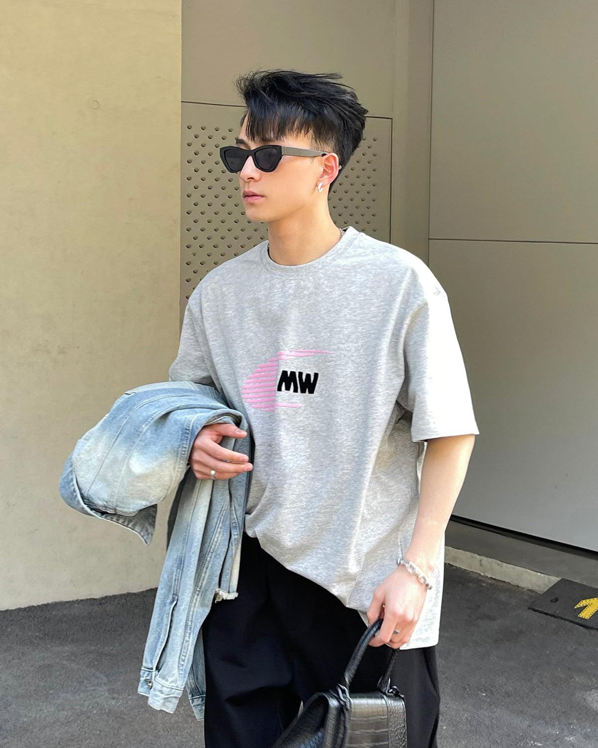 MW Contrast Graphic T-Shirt